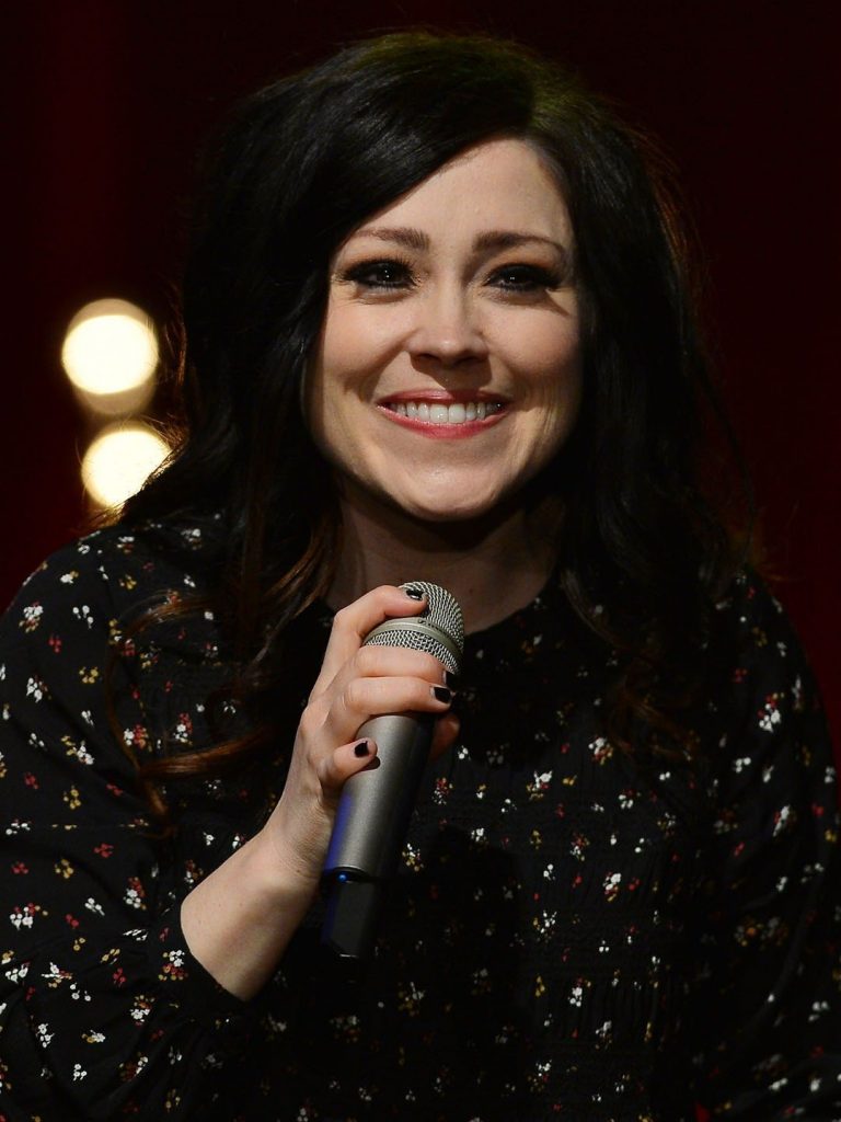 Kari Jobe, Cody Carnes: Don’t go back to normal, God is reestablishing His presence in our homes