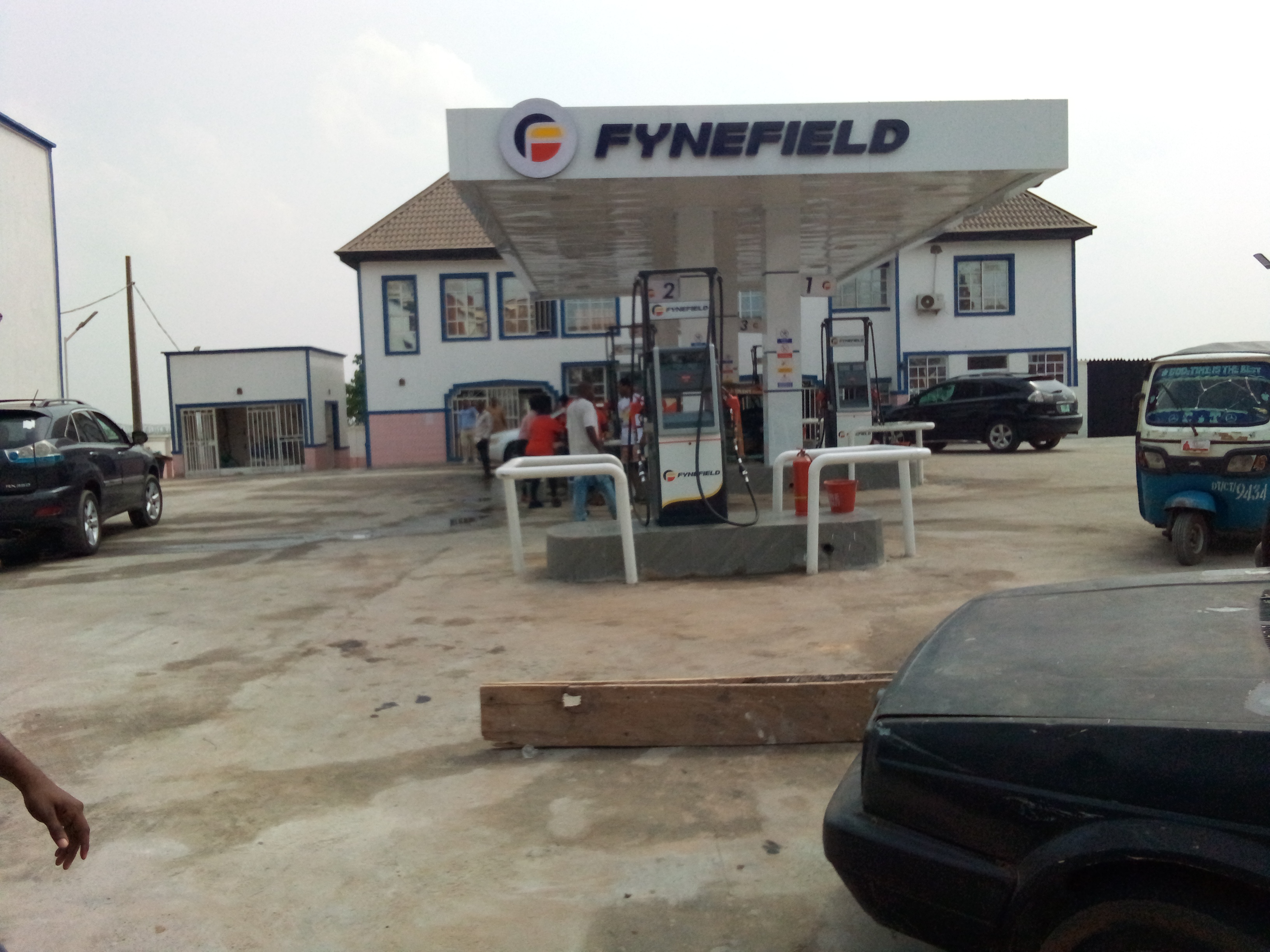 Rainoil, Fynefield, North West  fuel stations deny citizens fuel in Jerry cans, increase pain of Nigerians.